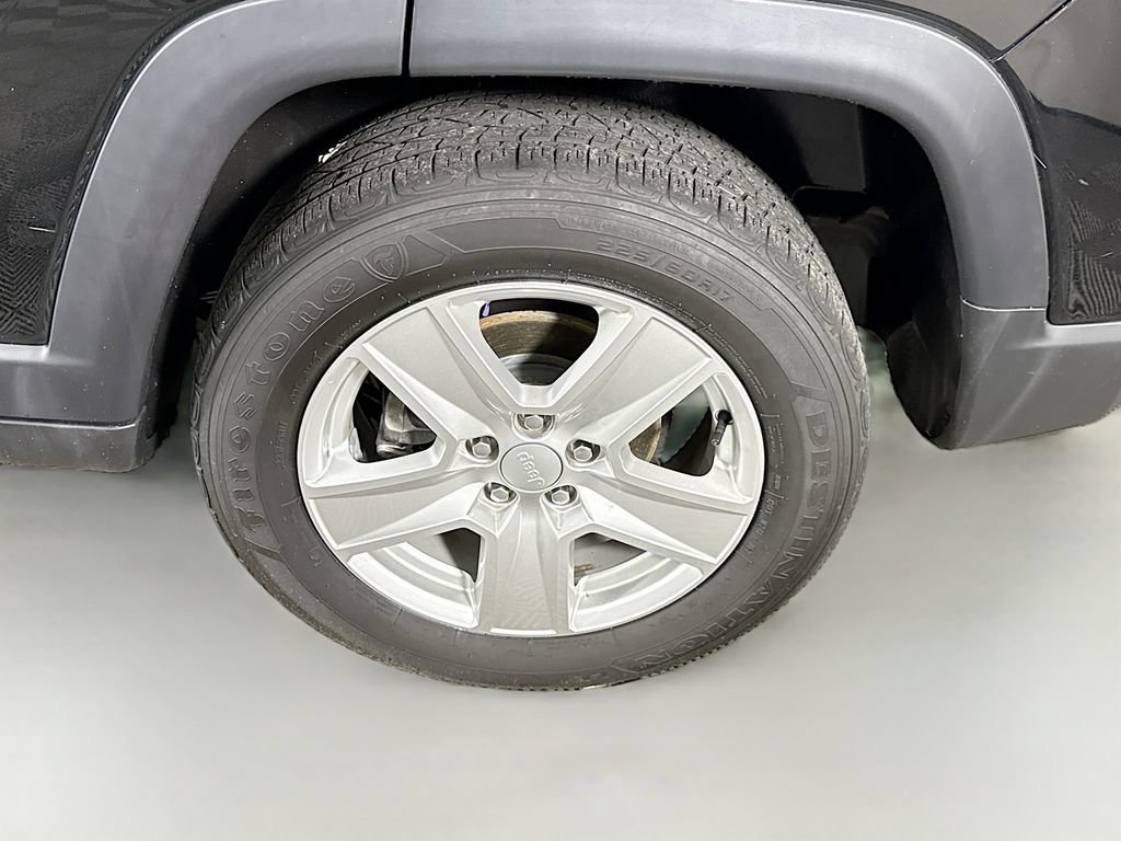 Used 2022 Jeep Compass Latitude w/ Sun and Sound Group AWD/4WD image 35
