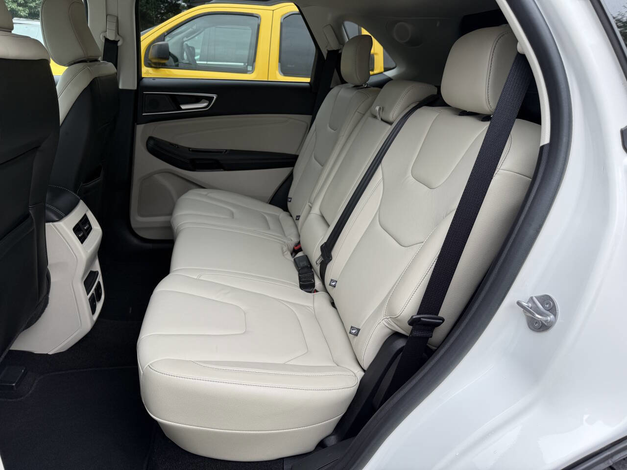 Used 2020 Ford Edge Titanium image 11