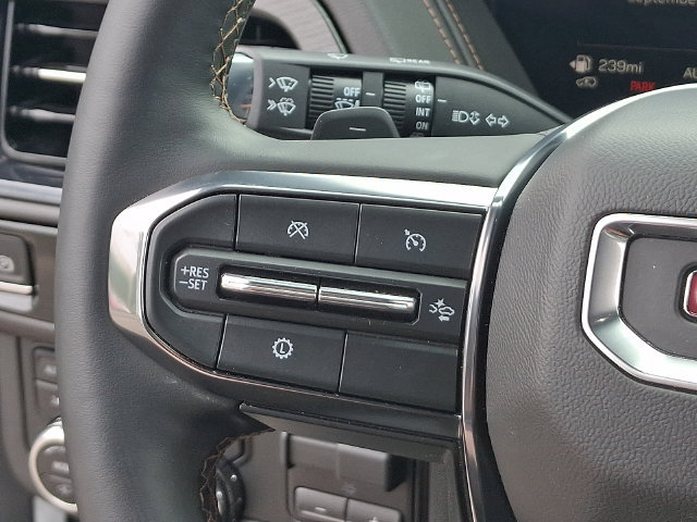 Used 2025 GMC Yukon XL AT4 AWD/4WD image 7