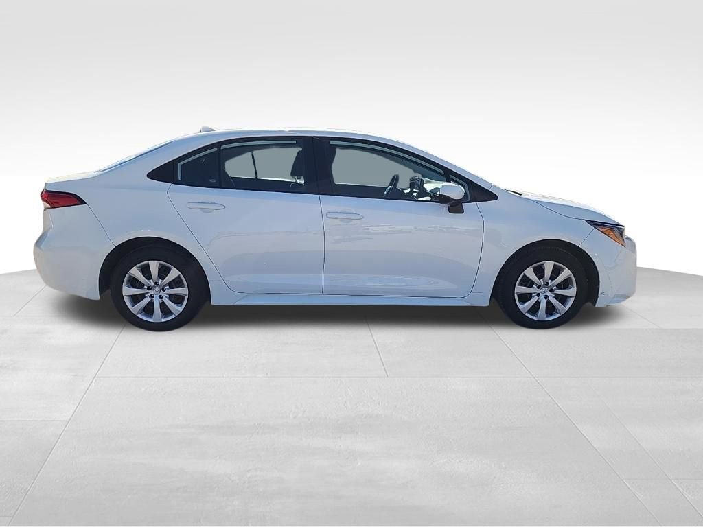Used 2025 Toyota Corolla LE image 8