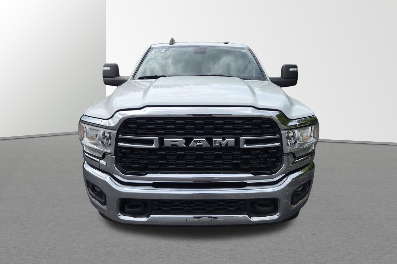 Used 2024 RAM 3500 Big Horn AWD/4WD image 2