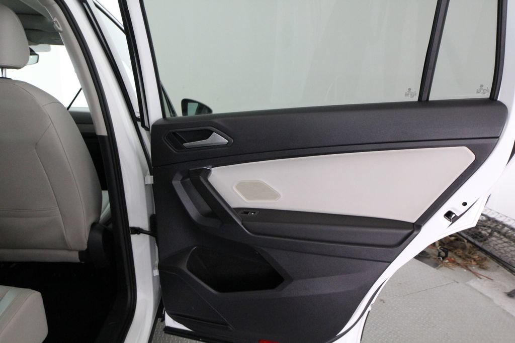 Used 2021 Volkswagen Tiguan SE w/ Panoramic Sunroof Package AWD/4WD image 39
