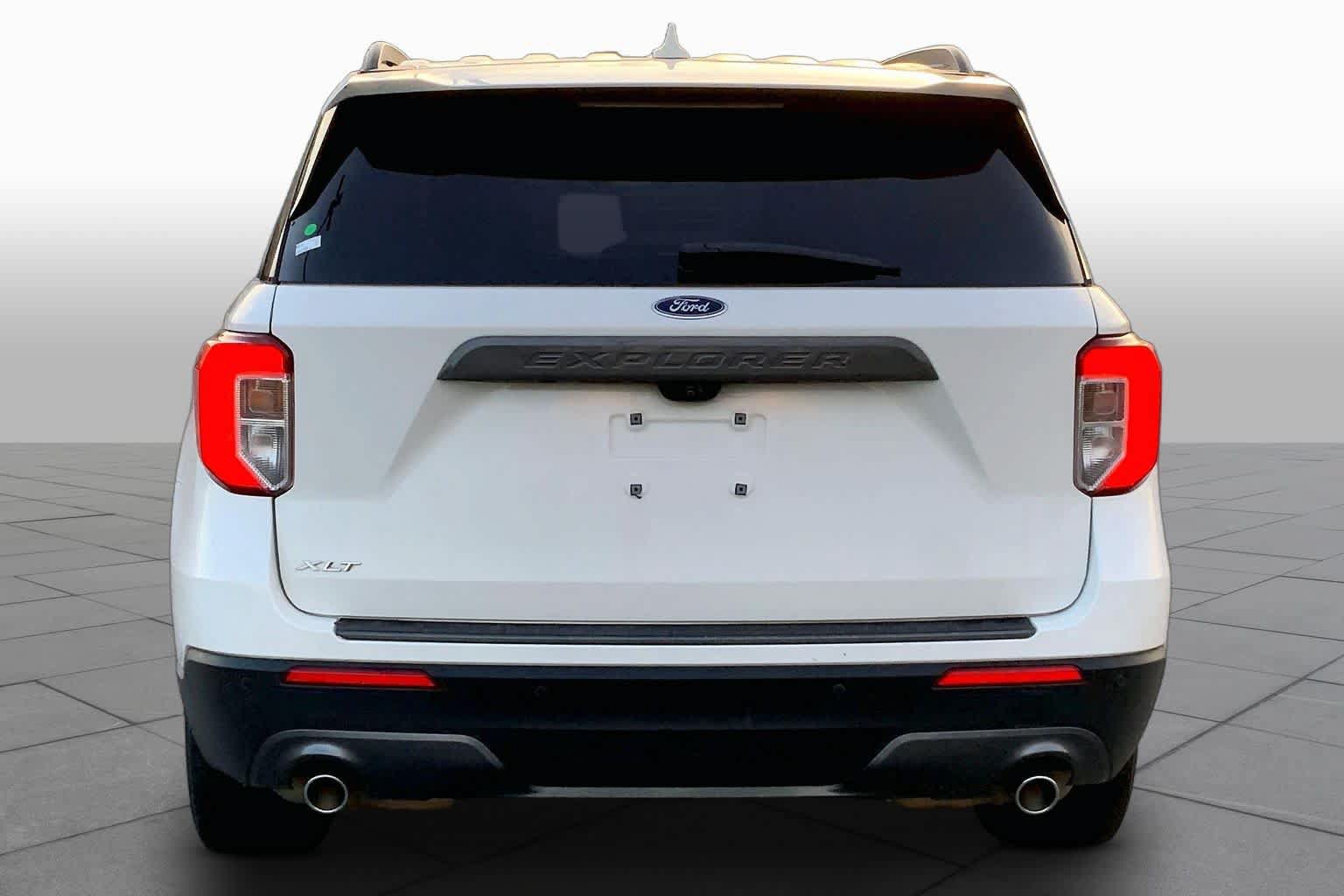Used 2021 Ford Explorer XLT w/ Equipment Group 202A RWD image 5