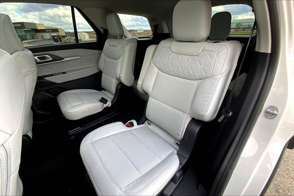 Used 2026 Ford Explorer Platinum w/ LUX Leather Package AWD/4WD image 26