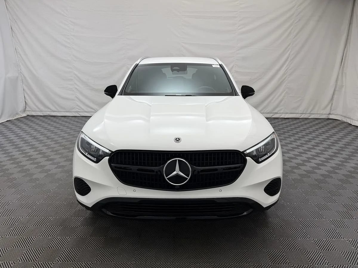 Used 2024 Mercedes-Benz GLC 300 4MATIC image 3