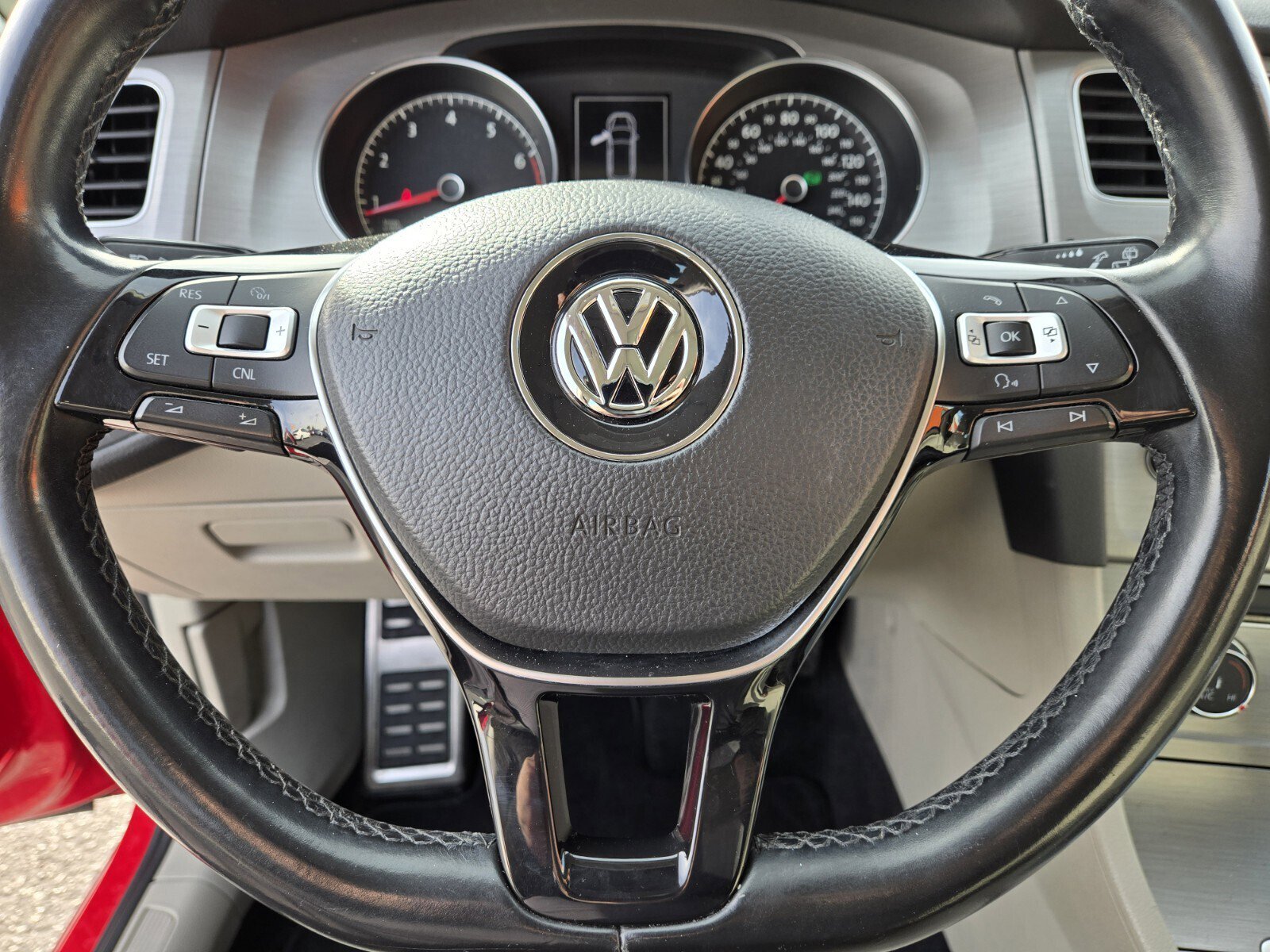 Used 2017 Volkswagen Golf SE FWD image 16