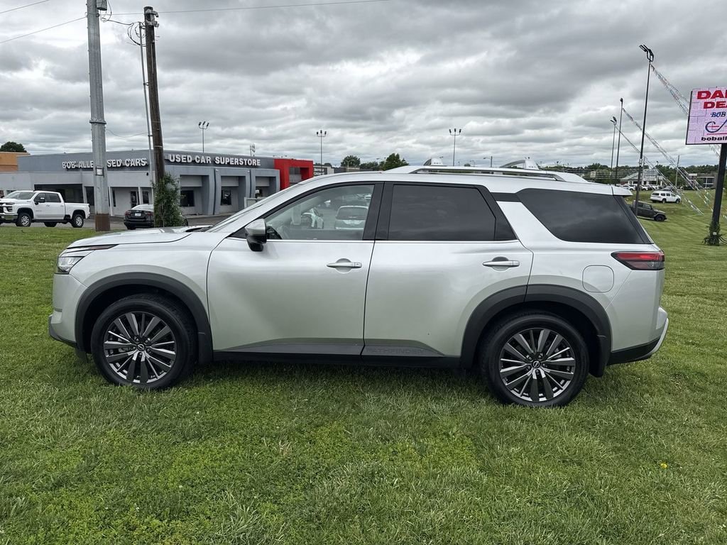 Used 2024 Nissan Pathfinder SL w/ SL Premium Package AWD/4WD image 11