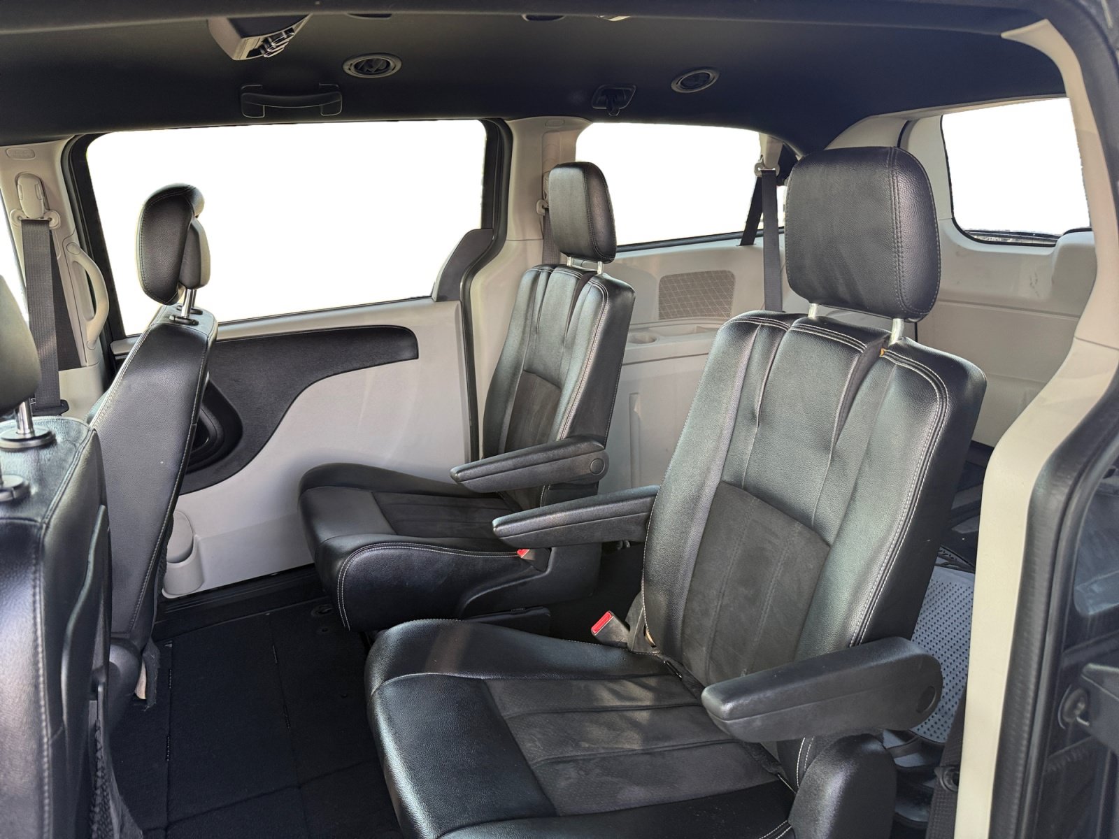 Used 2019 Dodge Grand Caravan SXT FWD image 11