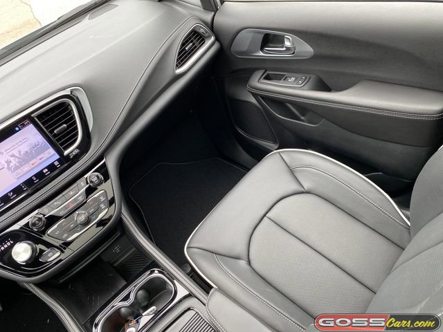 New 2026 Chrysler Pacifica Limited image 18