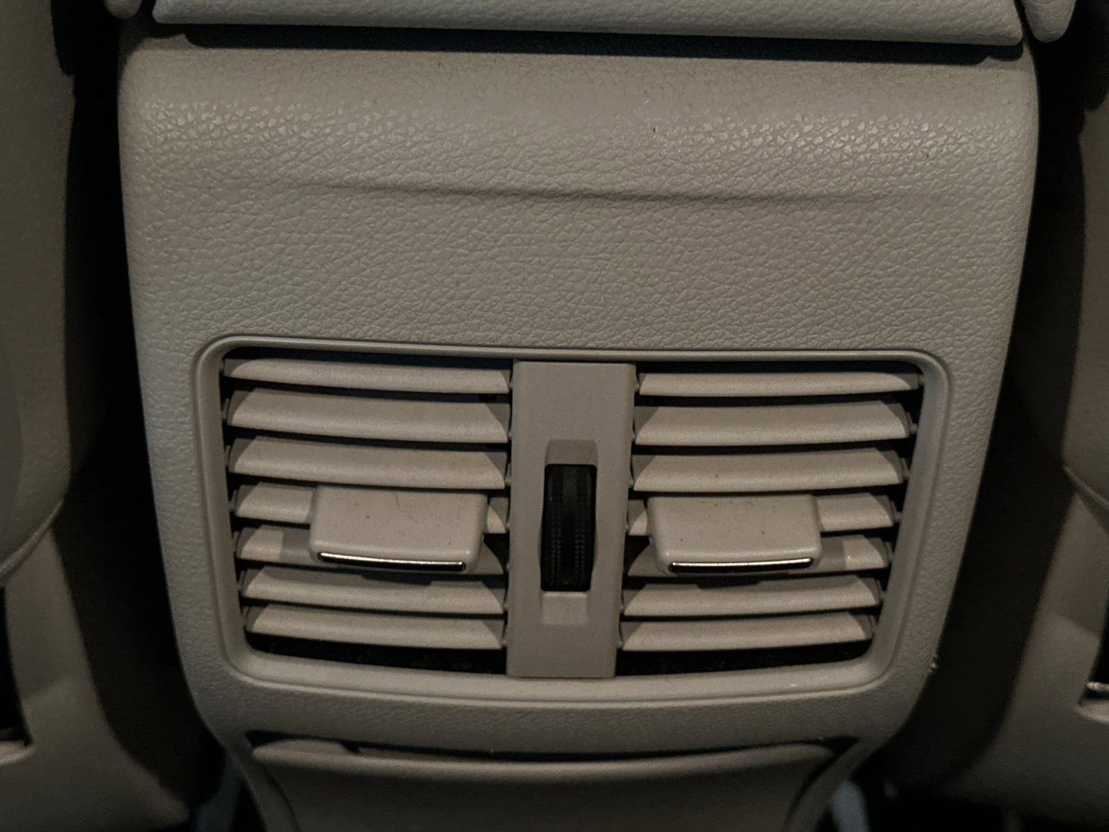 Used 2019 Mercedes-Benz GLA 250 4MATIC w/ Premium Package image 16