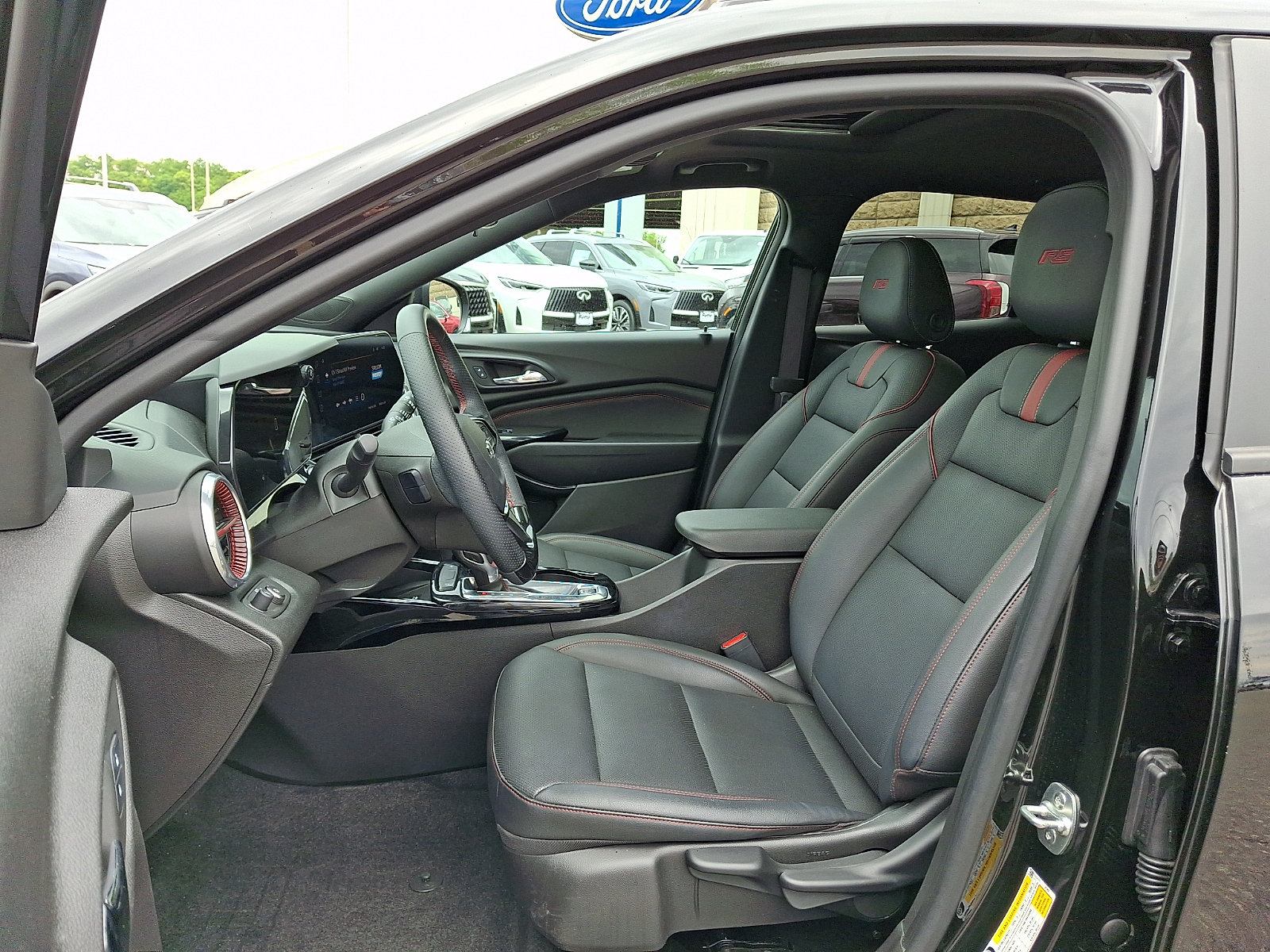 Used 2025 Chevrolet Trax RS w/ Sunroof Package FWD image 14