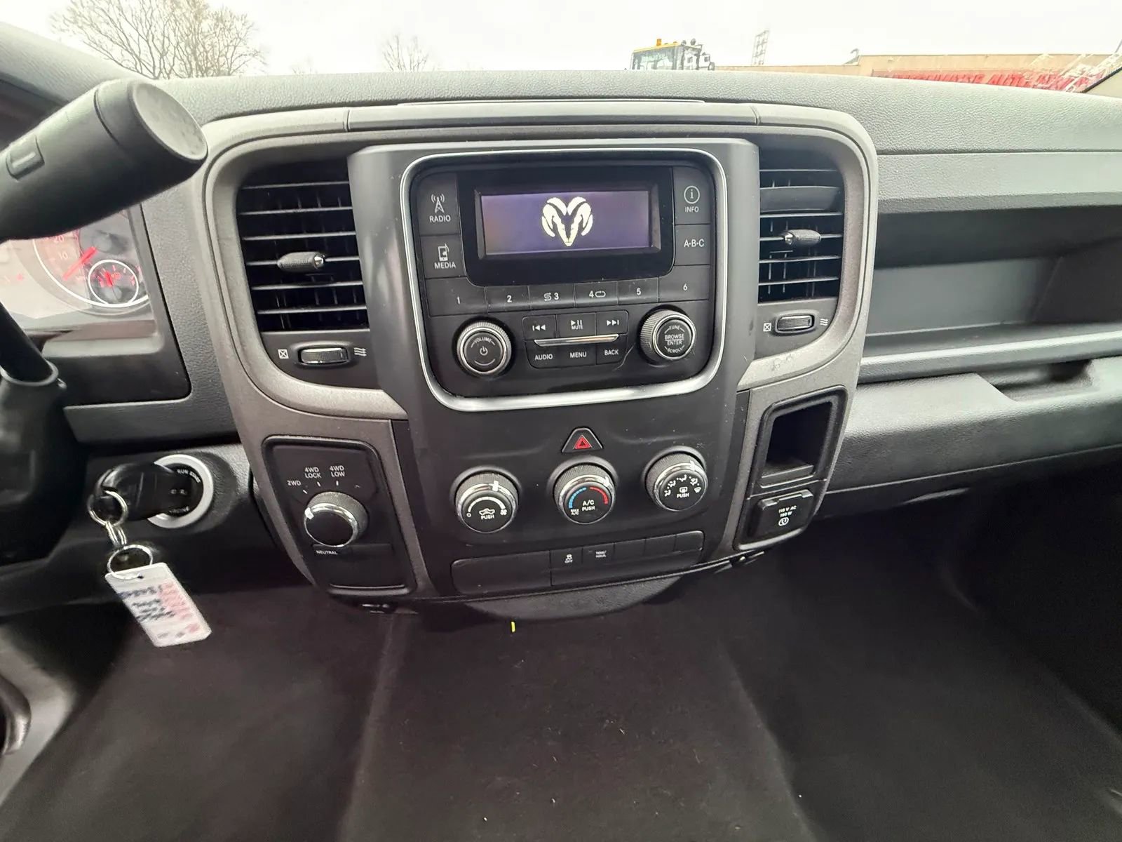 Used 2018 RAM 1500 SLT image 21