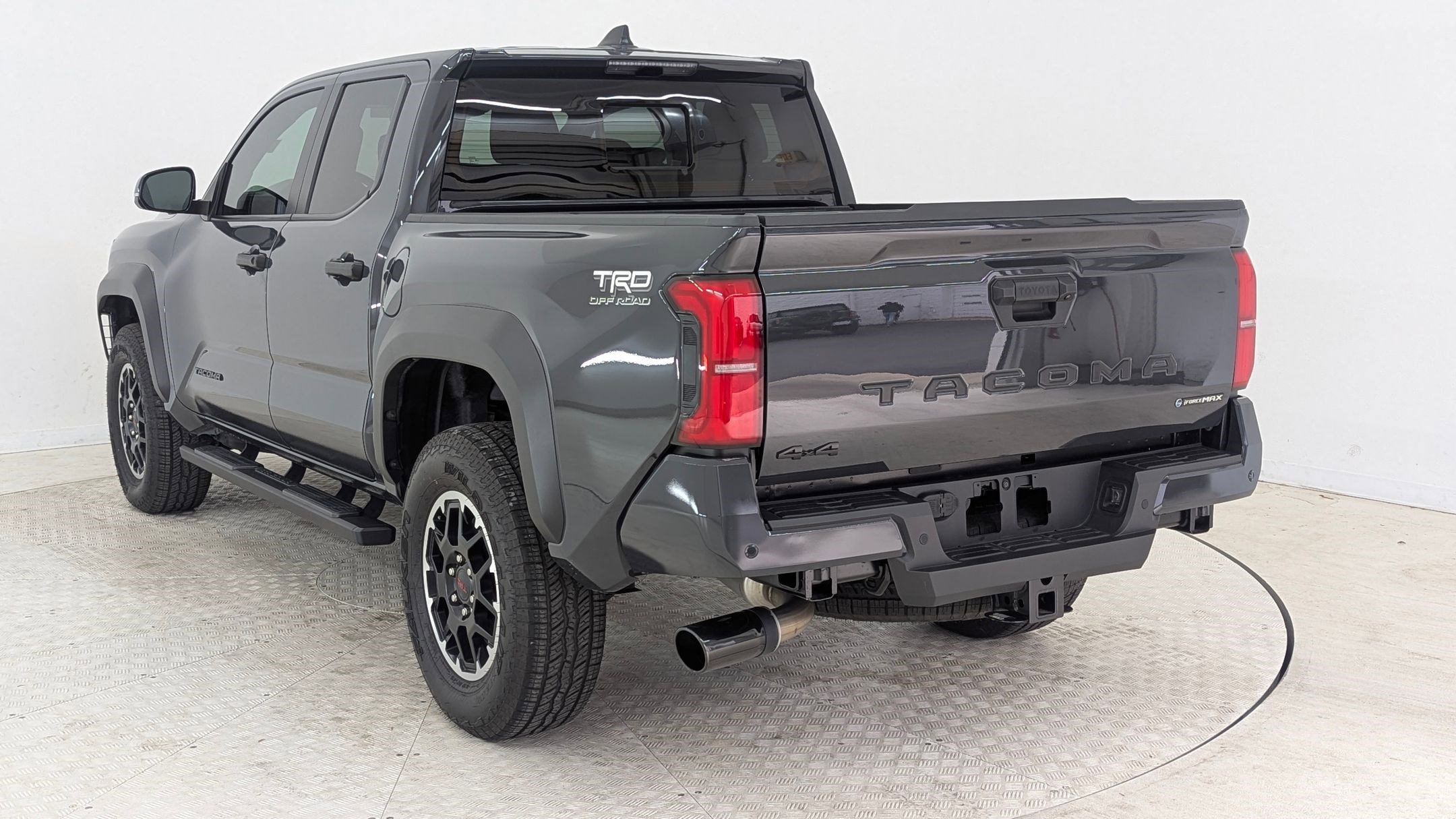 Used 2024 Toyota Tacoma TRD Off-Road image 3