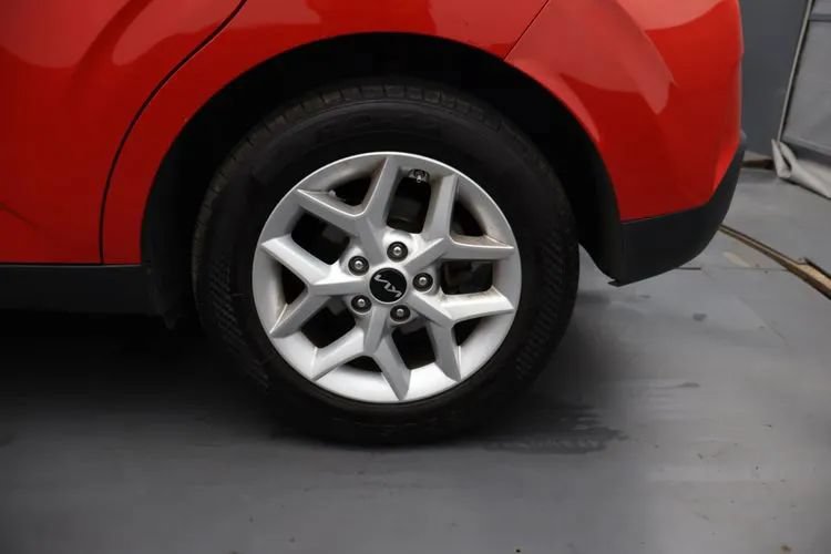 Used 2024 Kia Soul LX w/ LX Technology Package FWD image 31