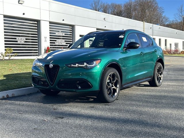 New 2025 Alfa Romeo Stelvio Sprint