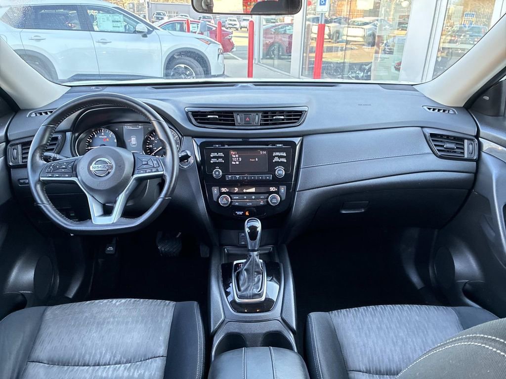 Used 2017 Nissan Rogue SV image 18