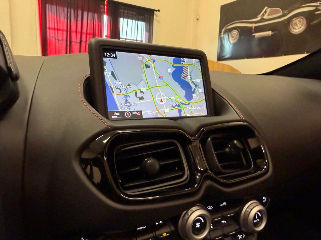 Used 2021 Aston Martin V8 Vantage Roadster image 43