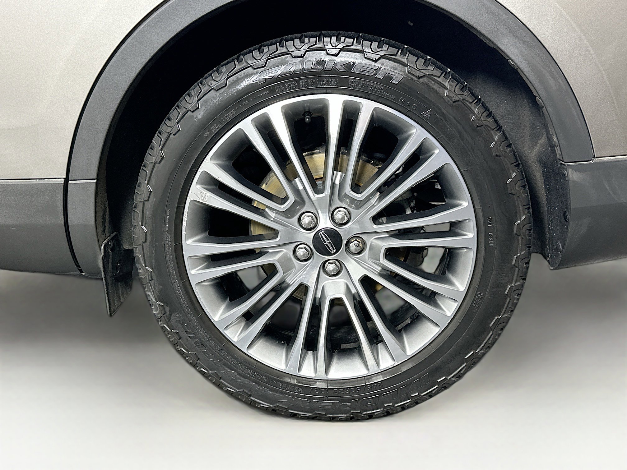 Used 2017 Lincoln MKX Reserve image 11