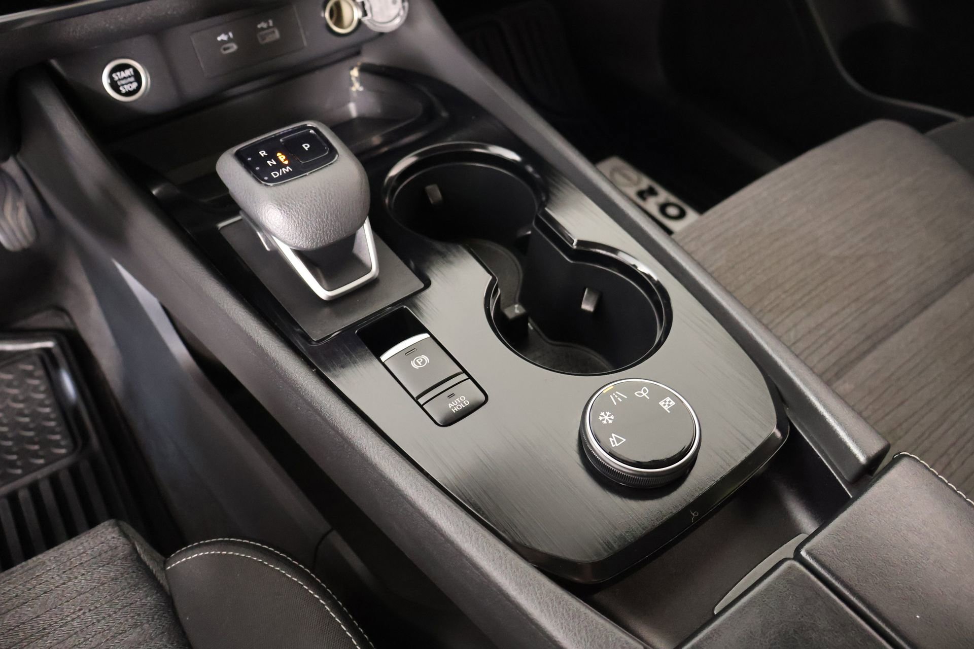 Used 2023 Nissan Rogue SV image 7