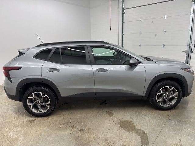 Used 2024 Chevrolet Trax LT w/ Driver Confidence Package FWD image 4