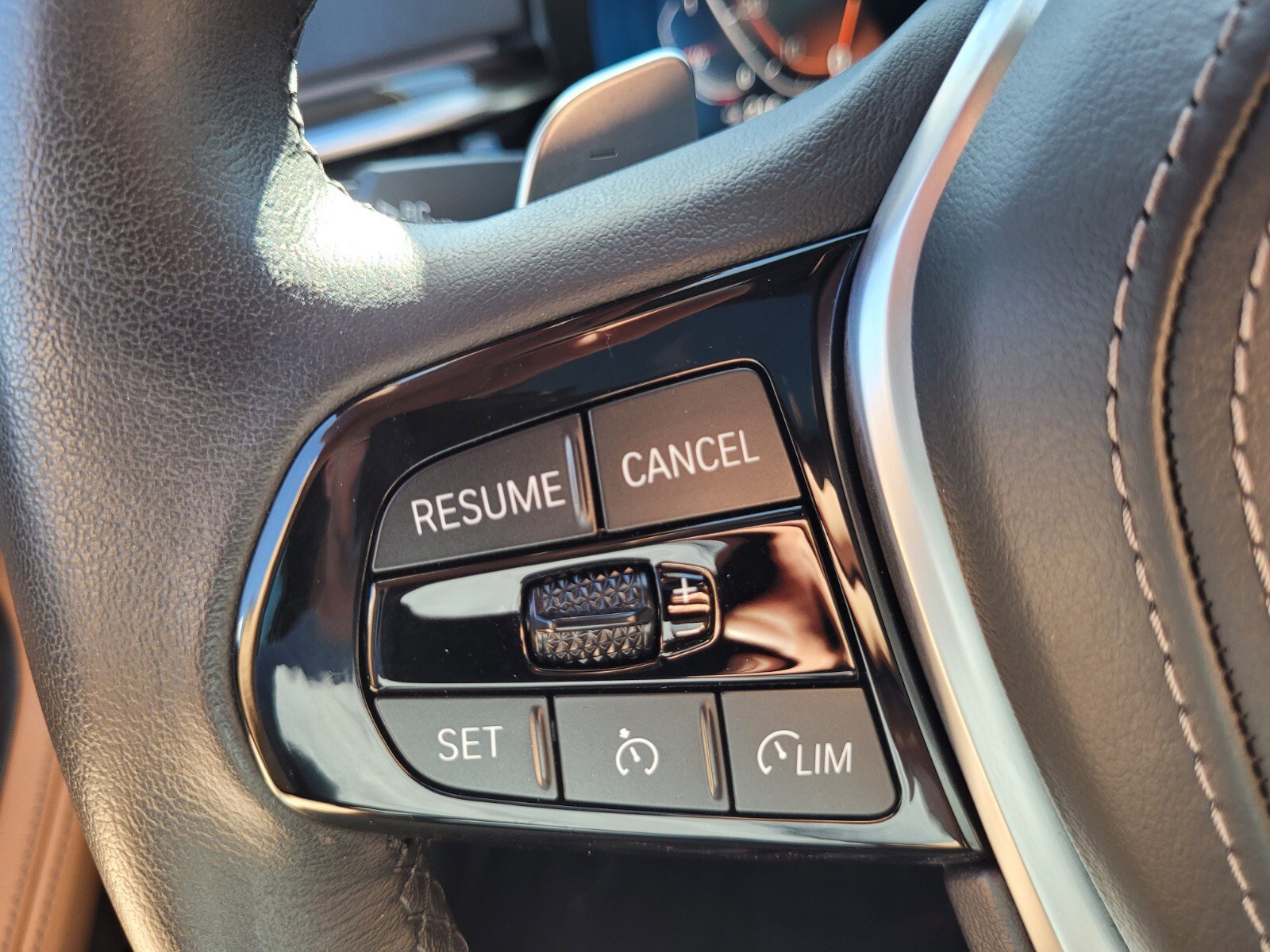 Used 2023 BMW 540i xDrive w/ Premium Package image 30