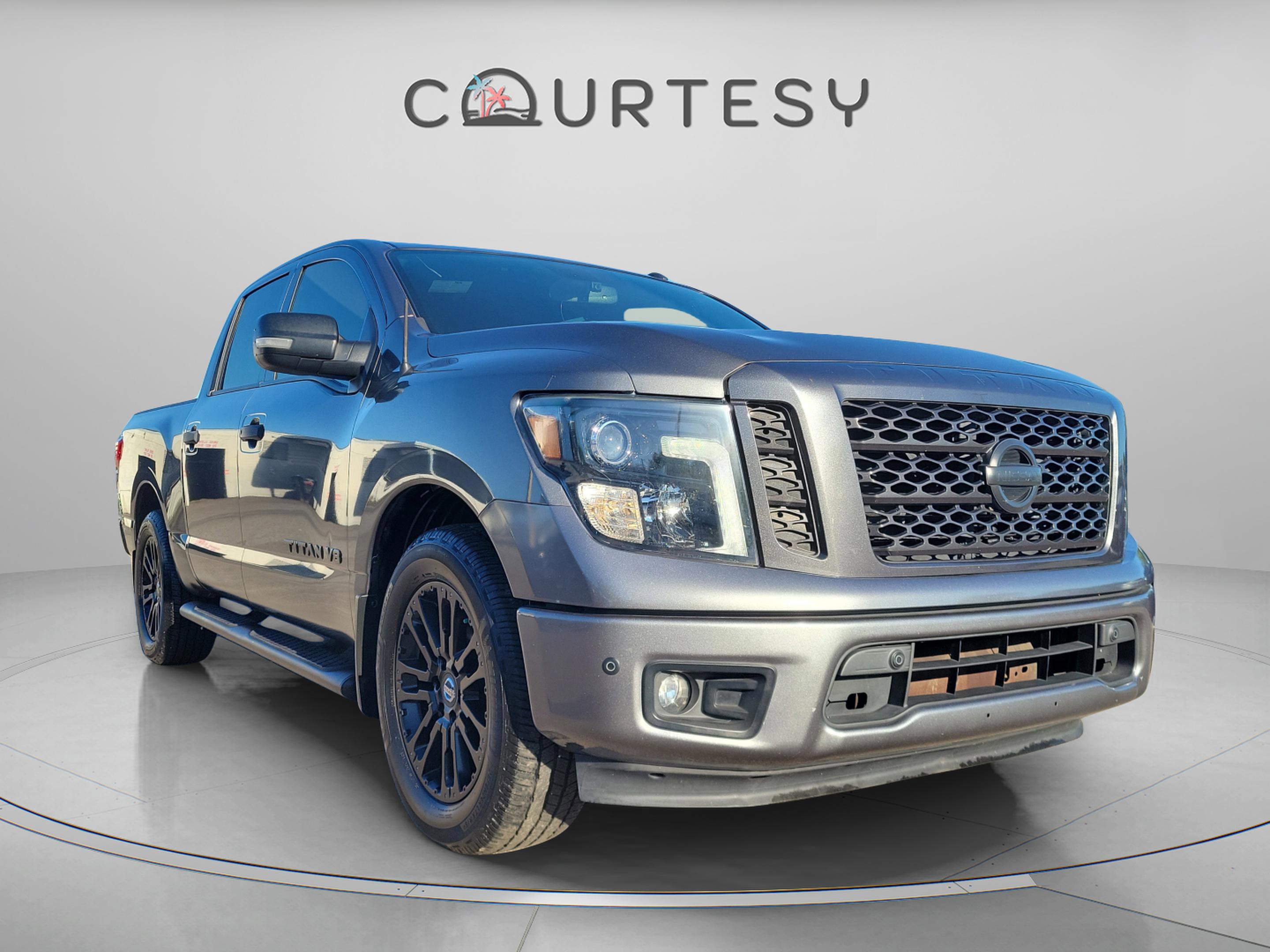 Used 2019 Nissan Titan SV w/ SV Convenience Package image 6