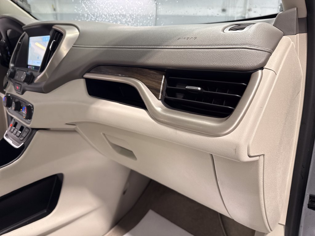 Used 2020 GMC Terrain Denali w/ Denali Premium Package AWD/4WD image 38
