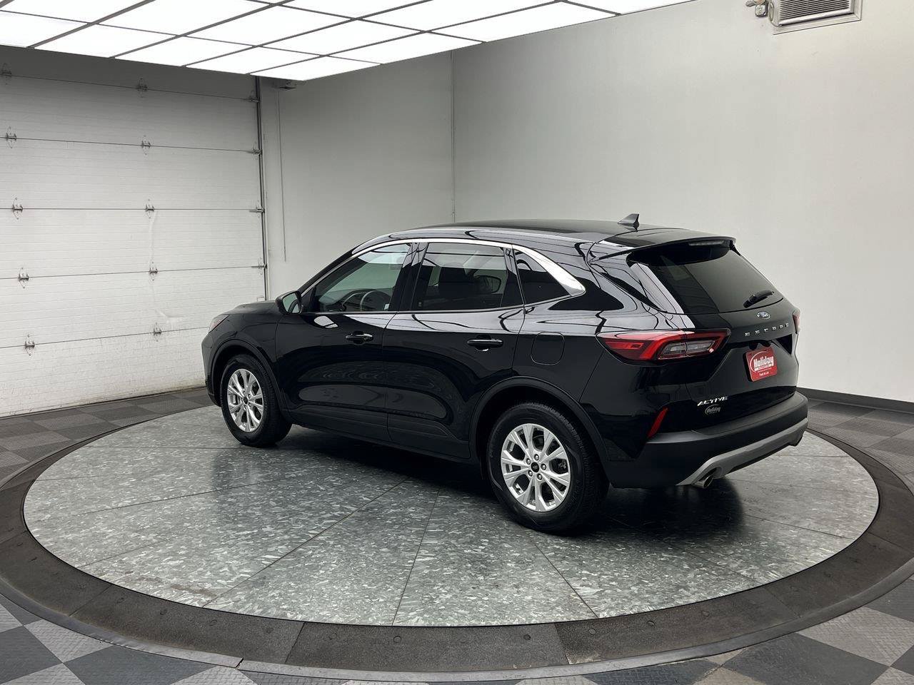 Certified 2023 Ford Escape Active FWD image 2