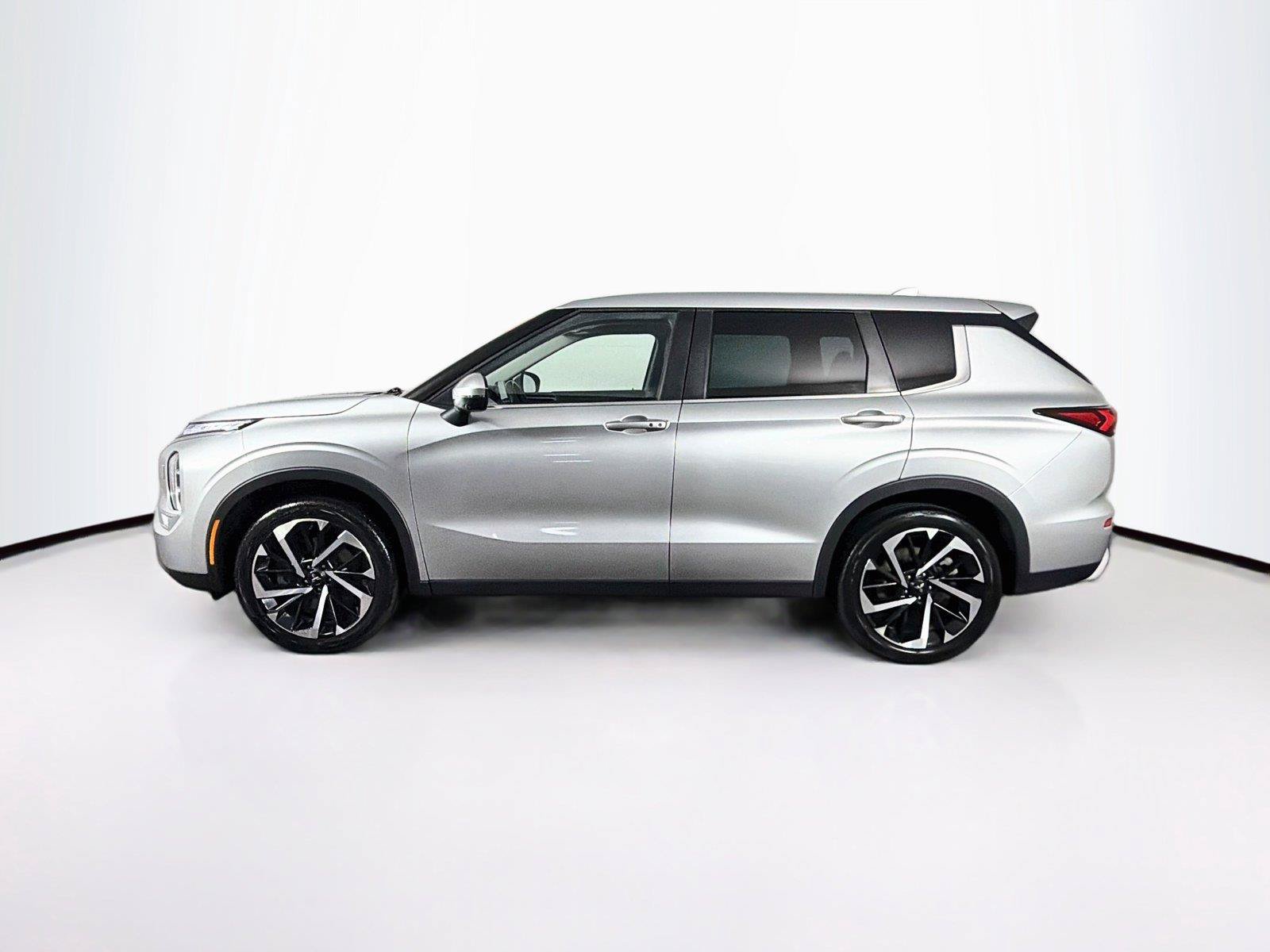 Used 2023 Mitsubishi Outlander SE AWD/4WD image 8