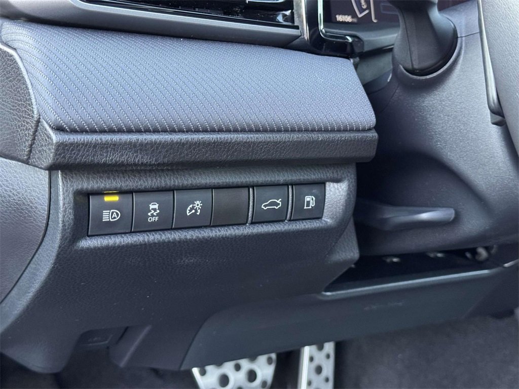 Used 2025 Toyota Camry SE image 10