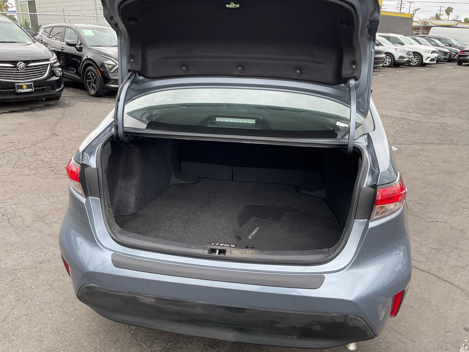 Used 2025 Toyota Corolla LE w/ LE Premium Package FWD image 26