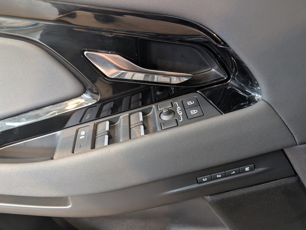 Used 2024 Land Rover Range Rover Evoque Dynamic SE image 12