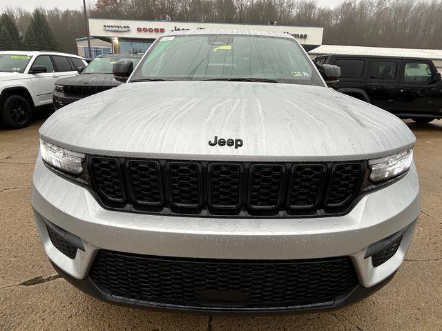 New 2025 Jeep Grand Cherokee 4WD image 3