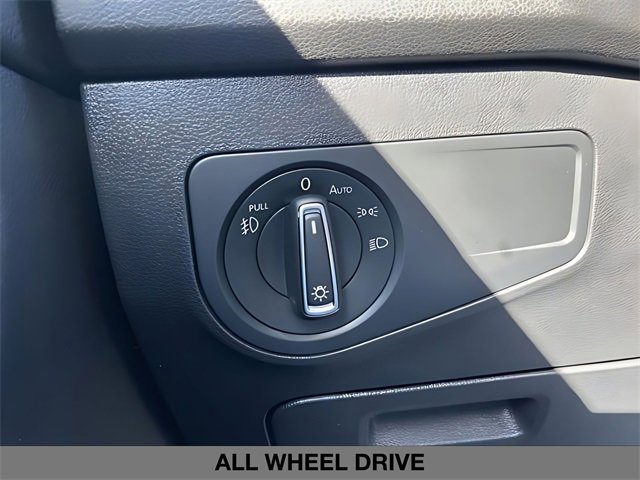 Used 2021 Volkswagen Tiguan SE R-Line image 25