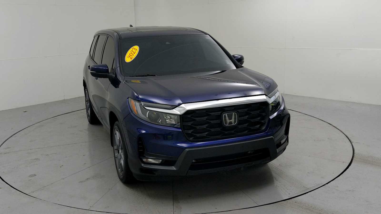 Used 2023 Honda Passport EX-L image 2