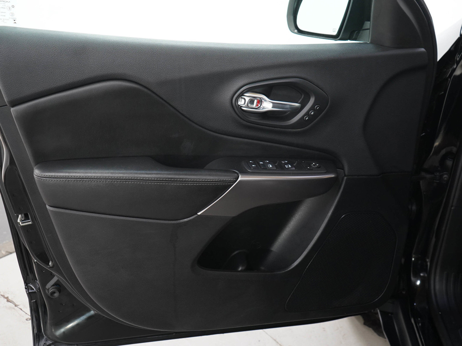 Used 2019 Jeep Cherokee Limited AWD/4WD image 21