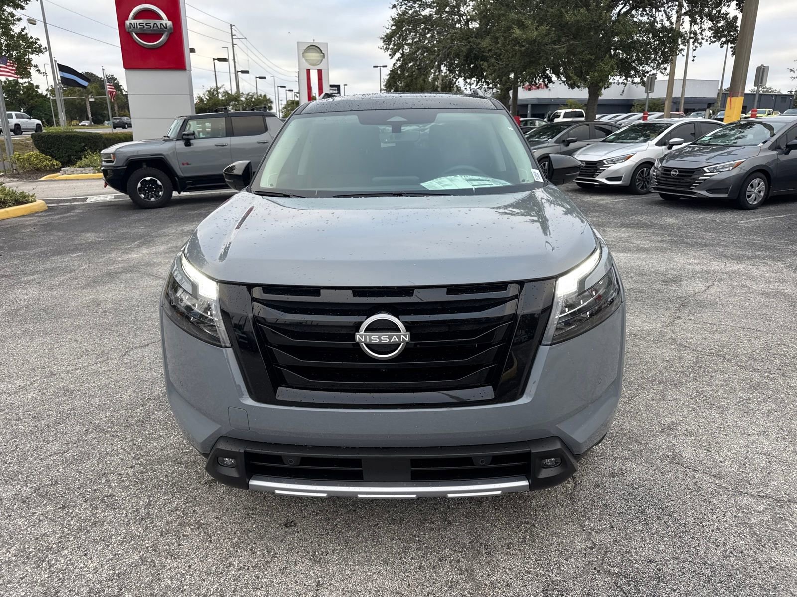 New 2025 Nissan Pathfinder Platinum w/ Black Appearance Package image 4