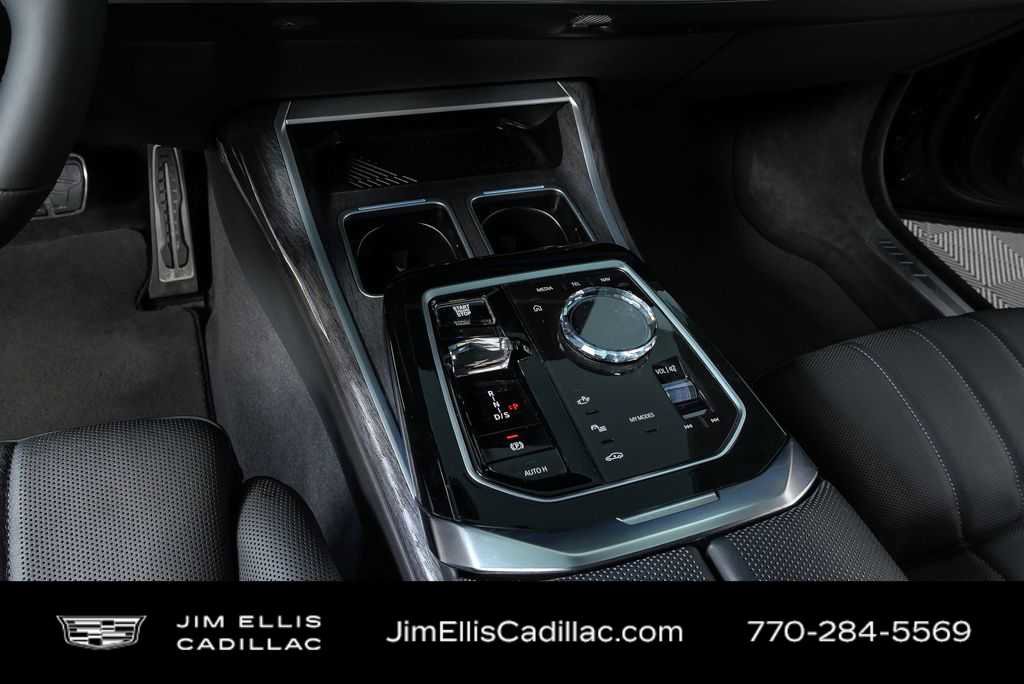 Used 2023 BMW 760i xDrive image 16