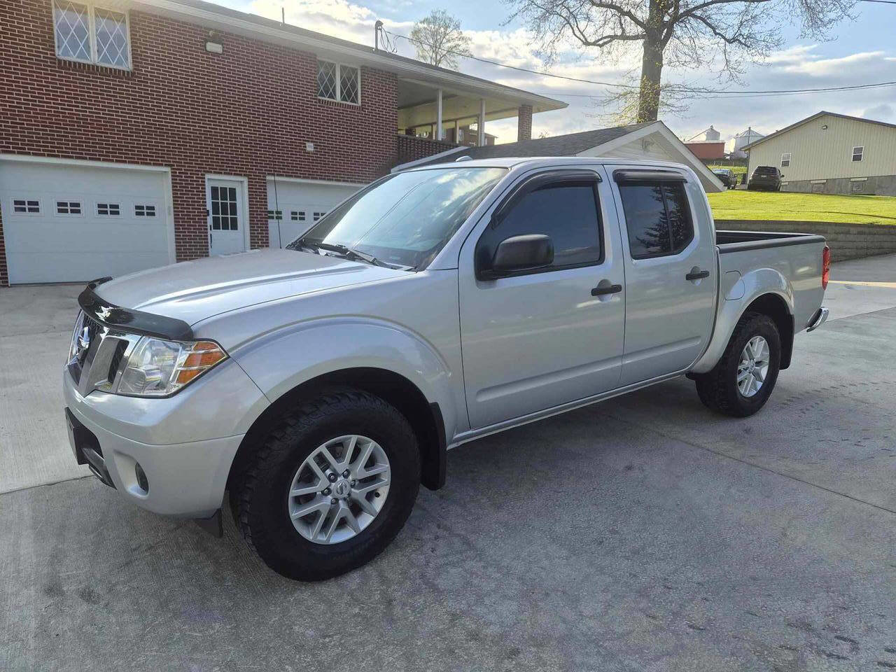 Used 2016 Nissan Frontier SV AWD/4WD image 1