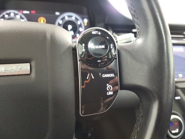 Used 2020 Land Rover Discovery Sport SE image 33