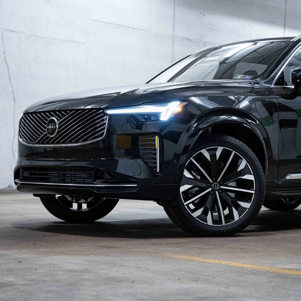 New 2026 Volvo XC90 T8 Plus w/ Protection Package Premier AWD/4WD image 2