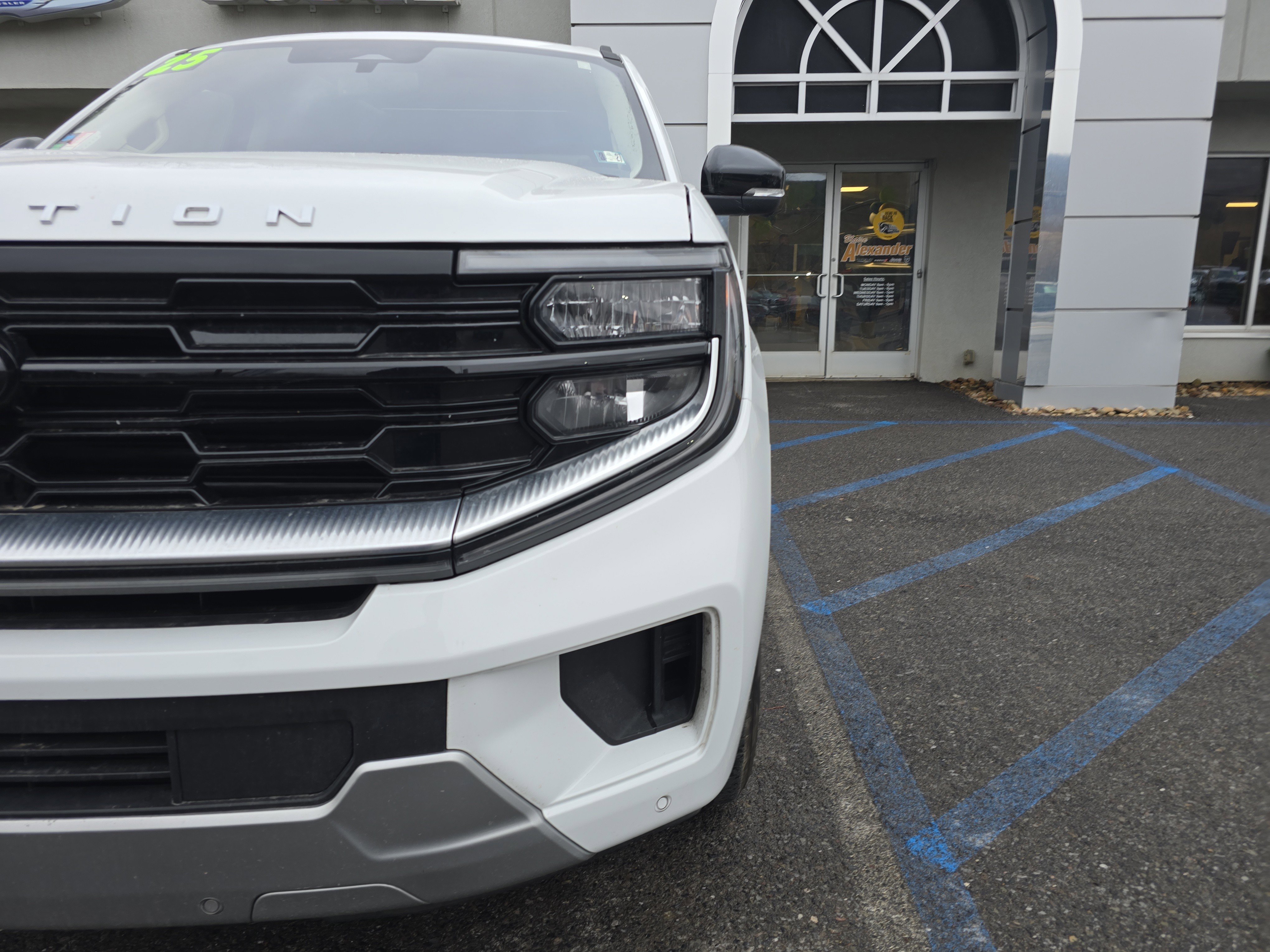 Used 2025 Ford Expedition Platinum image 10