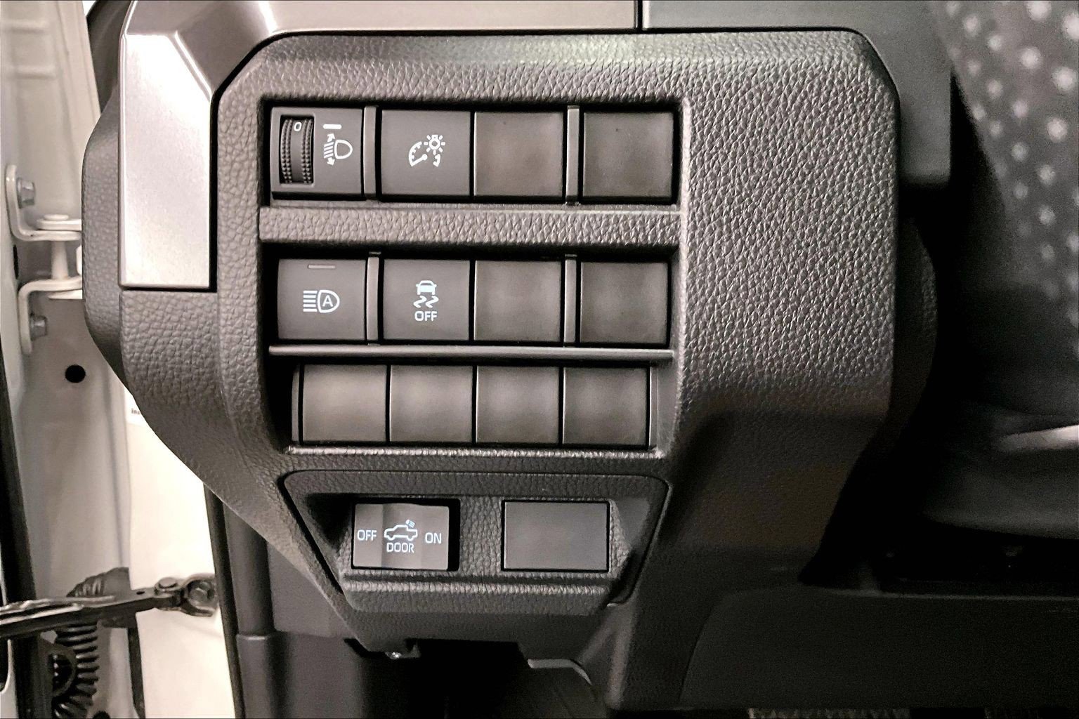 Used 2025 Toyota Tacoma SR5 AWD/4WD image 38