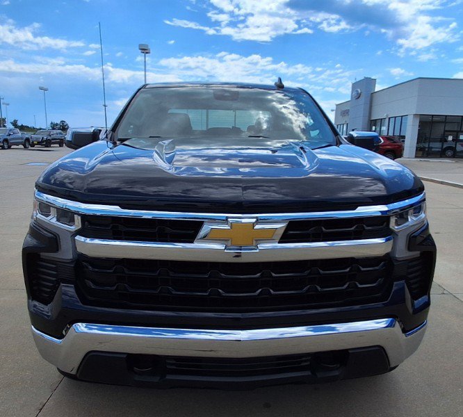 Used 2024 Chevrolet Silverado 1500 LT AWD/4WD image 3