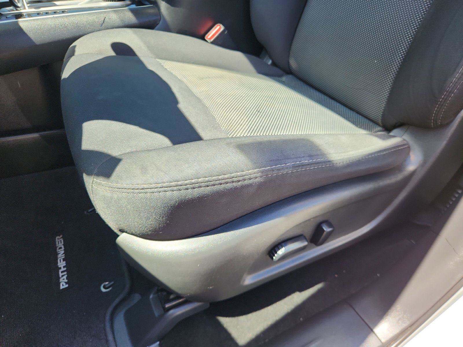 Used 2019 Nissan Pathfinder SV AWD/4WD image 16