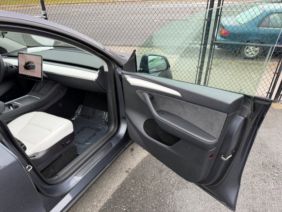Used 2023 Tesla Model Y Long Range image 37