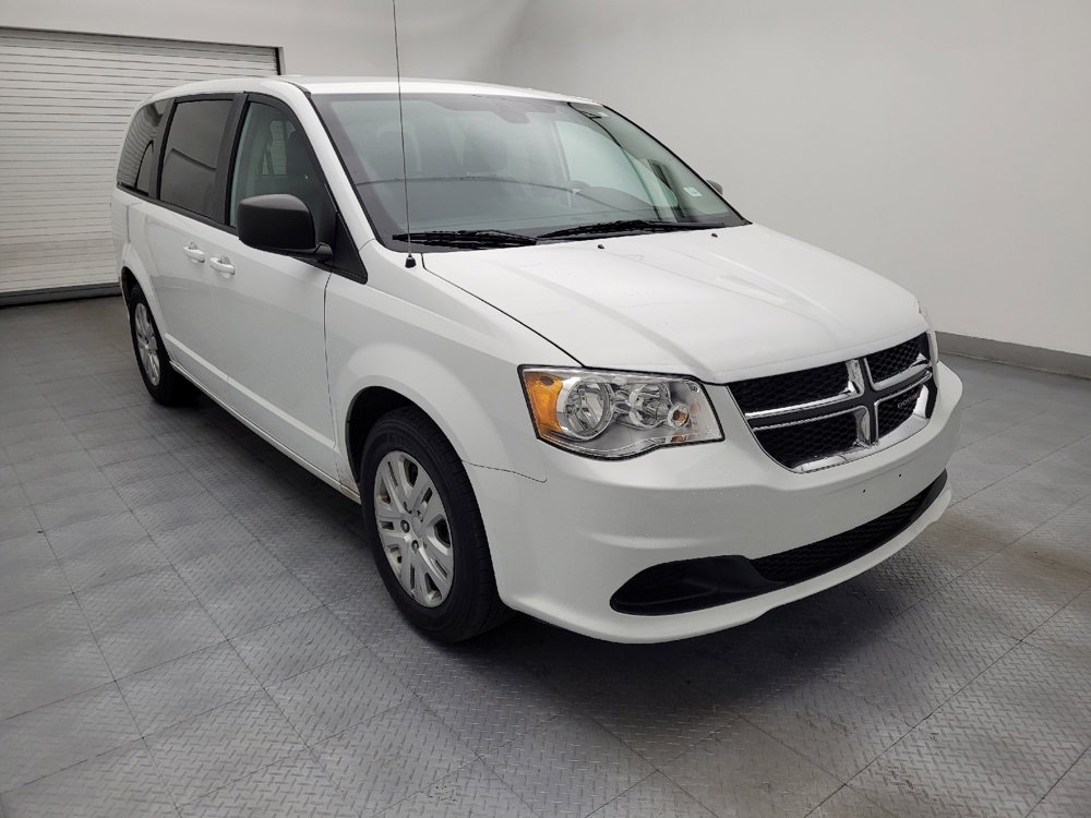 Used 2018 Dodge Grand Caravan SE w/ UConnect Hands-Free Group image 13