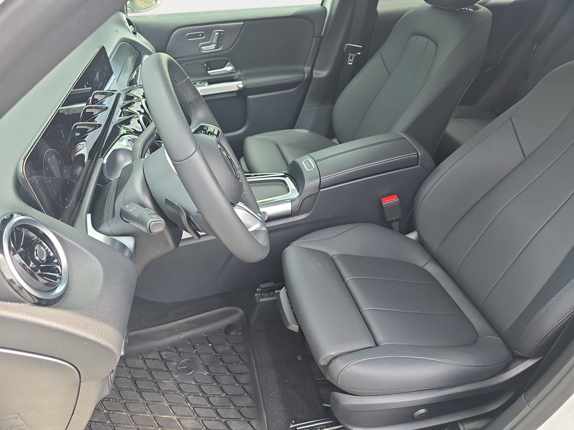 Used 2025 Mercedes-Benz GLB 250 image 15