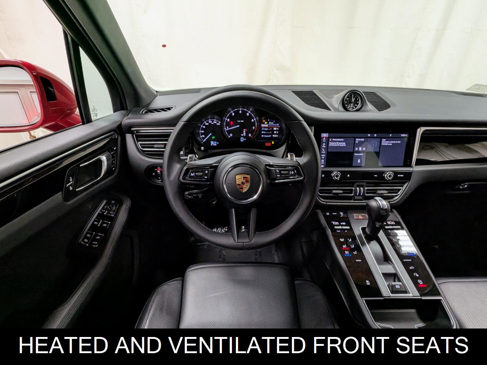 Used 2024 Porsche Macan w/ Premium Plus Package image 2