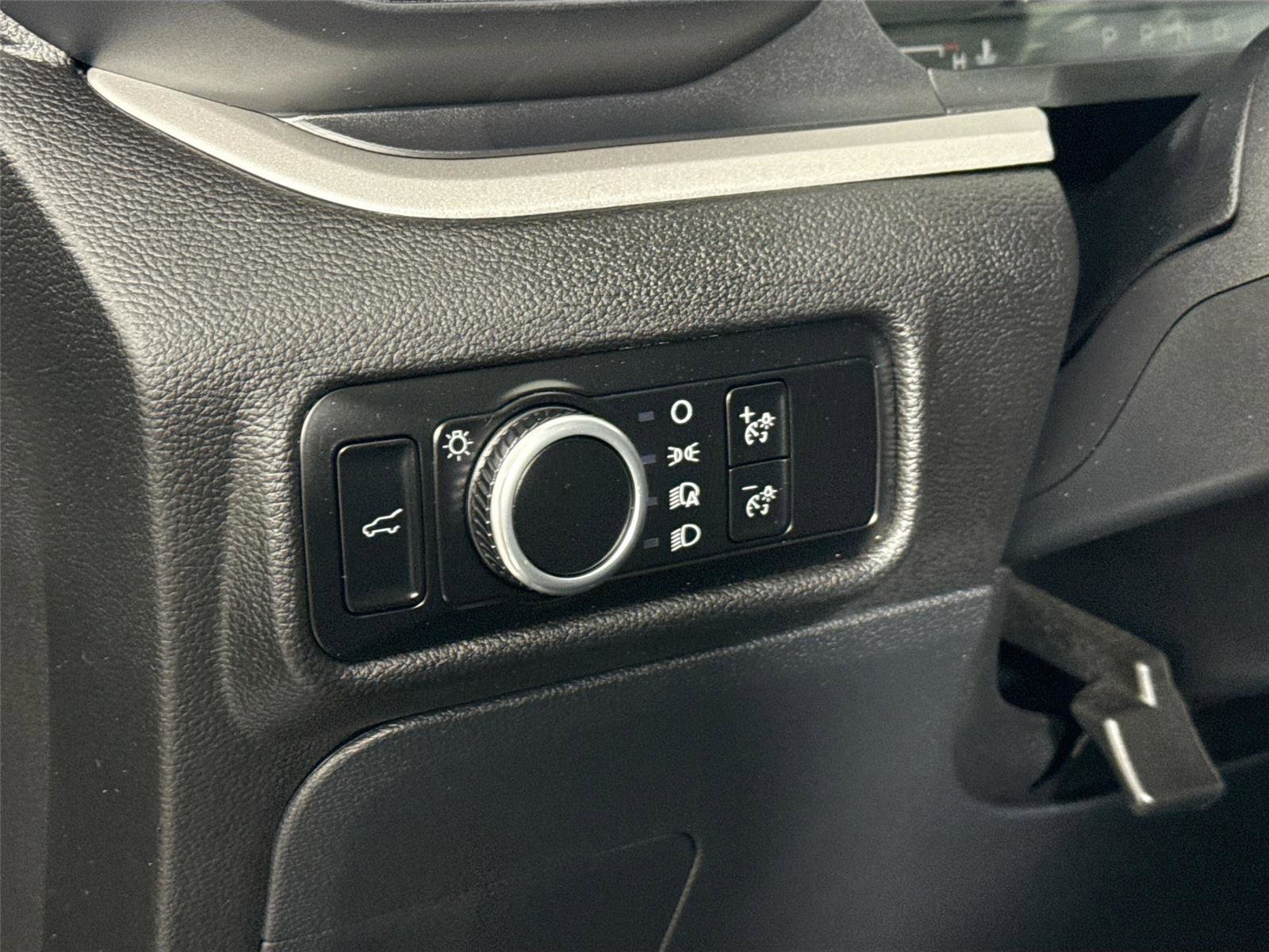 Used 2024 Ford Explorer XLT w/ Class IV Trailer Tow Package image 15